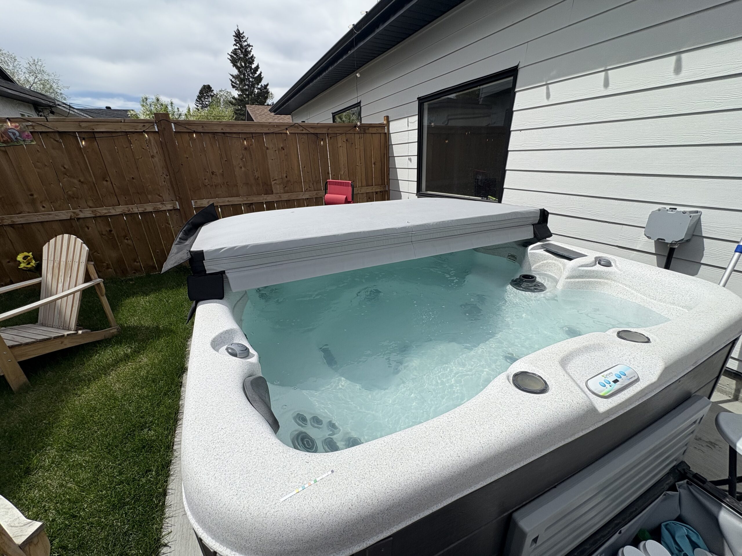 Clean hot tub water