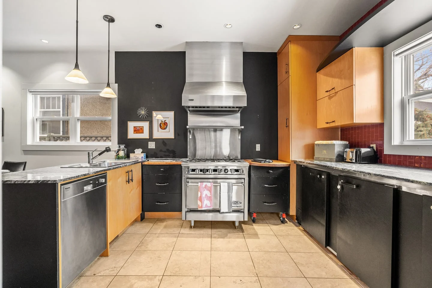 Professional grade kitchen with a stainless range and hood at Casa BnB